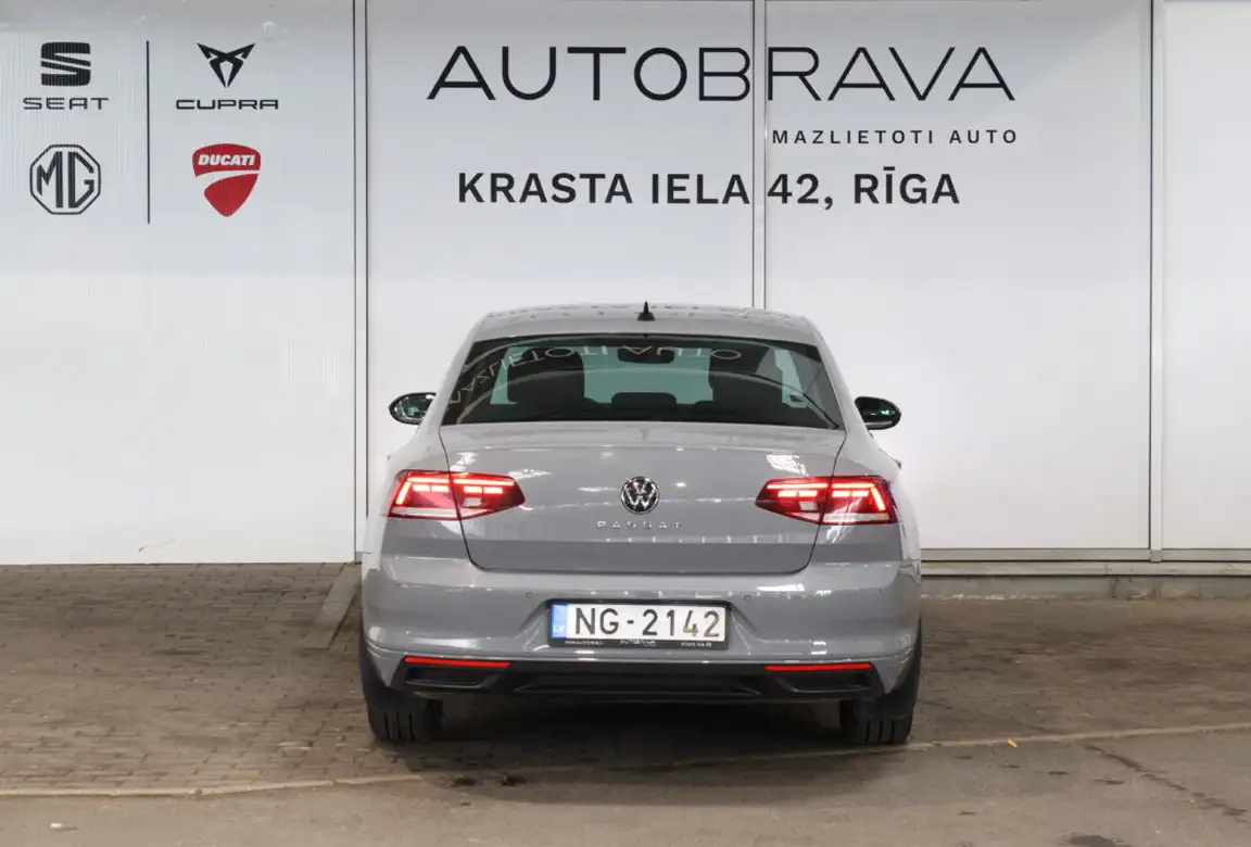 VOLKSWAGEN PASSAT