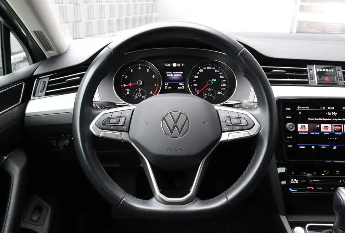 VOLKSWAGEN PASSAT