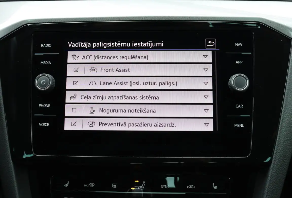 VOLKSWAGEN PASSAT