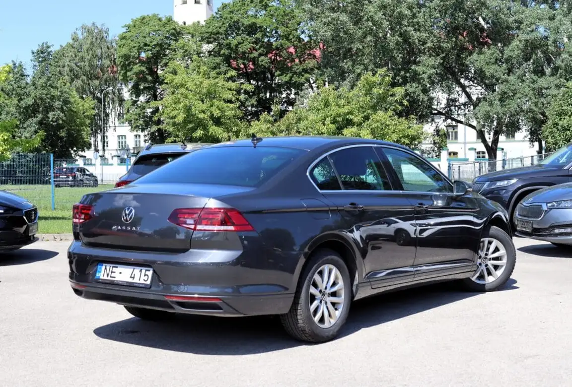 VOLKSWAGEN PASSAT