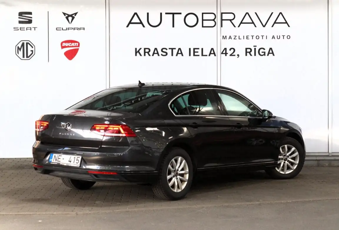 VOLKSWAGEN PASSAT