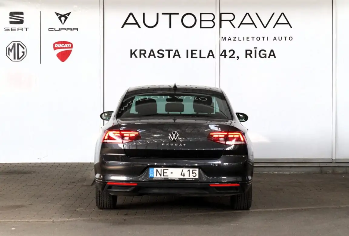 VOLKSWAGEN PASSAT