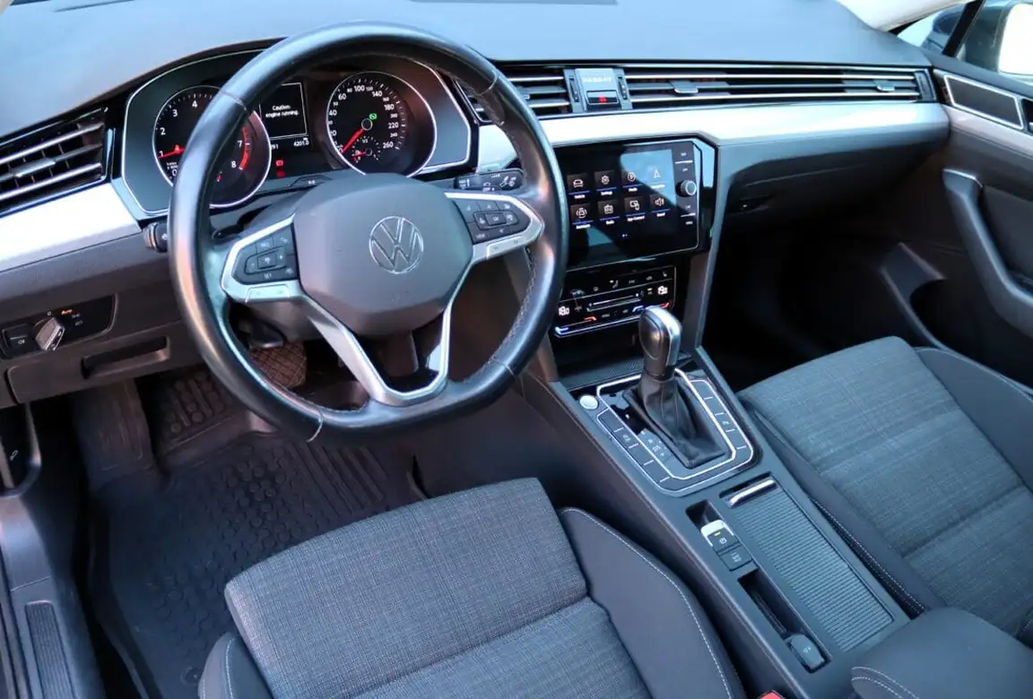 VOLKSWAGEN PASSAT