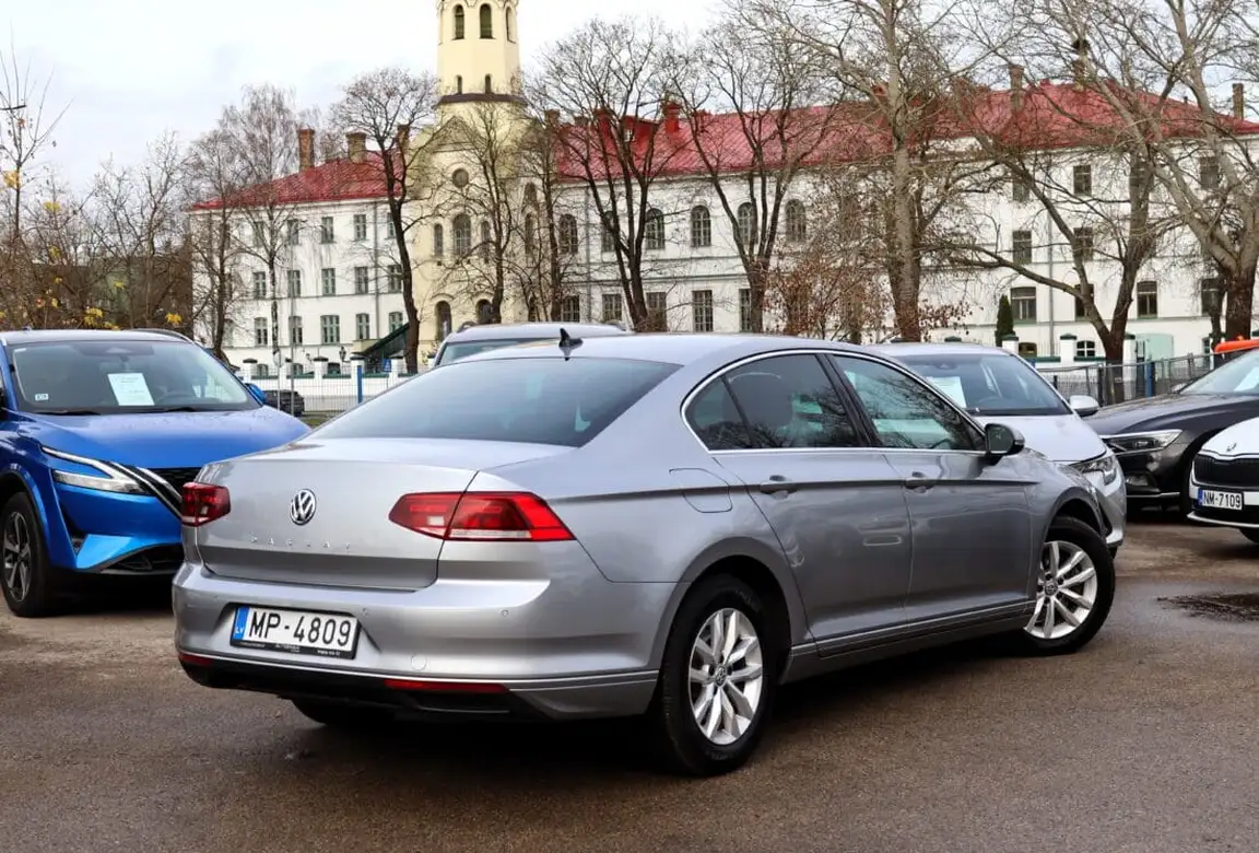 VOLKSWAGEN PASSAT
