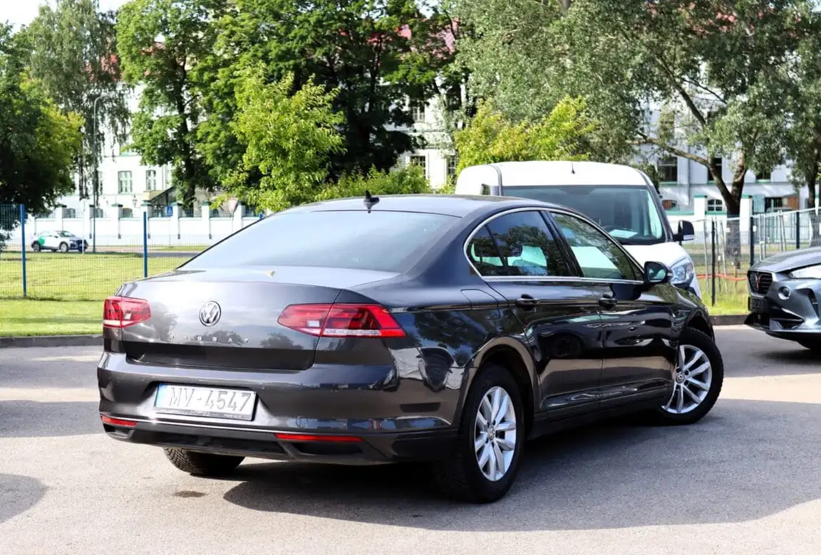 VOLKSWAGEN PASSAT