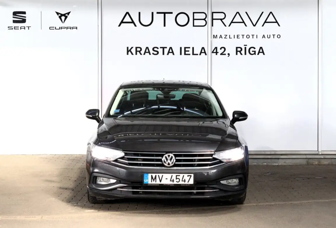 VOLKSWAGEN PASSAT