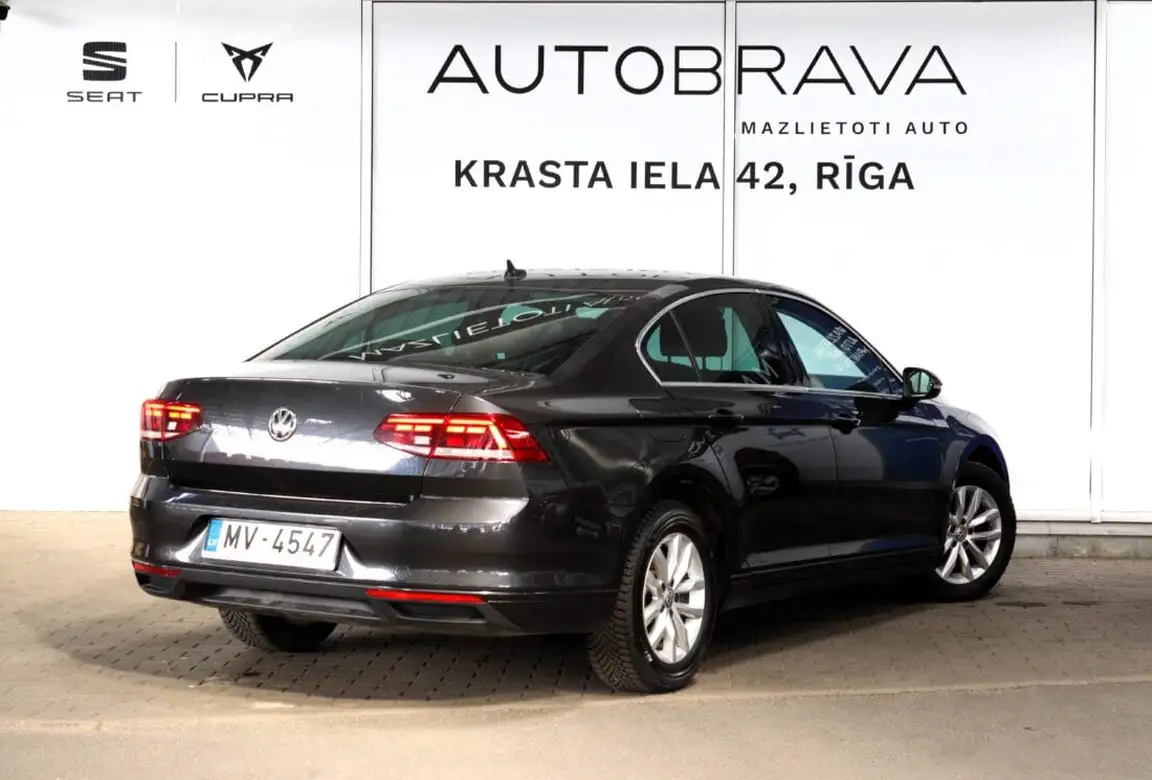 VOLKSWAGEN PASSAT