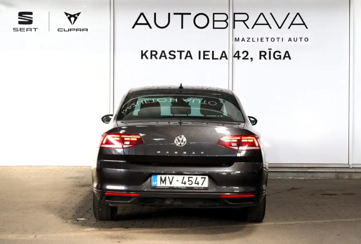VOLKSWAGEN PASSAT
