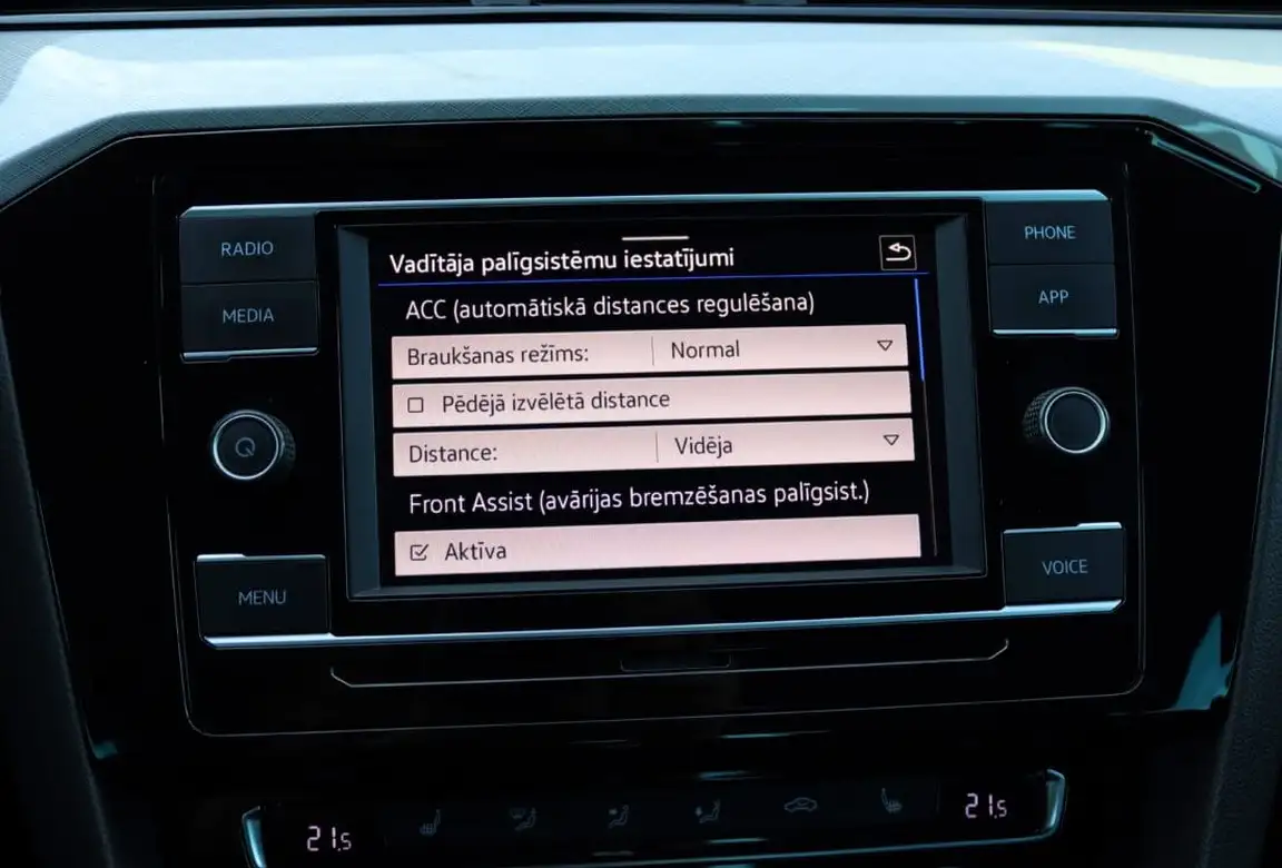 VOLKSWAGEN PASSAT