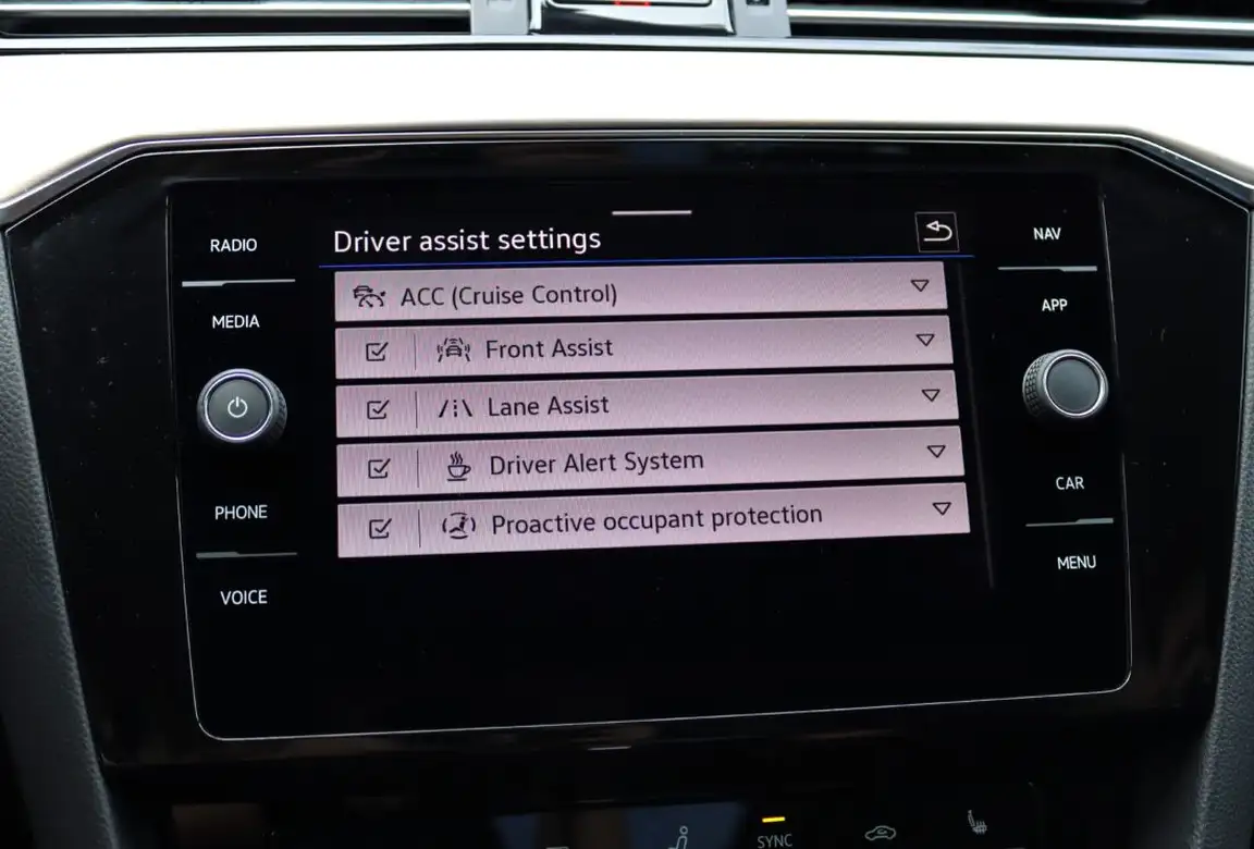 VOLKSWAGEN PASSAT