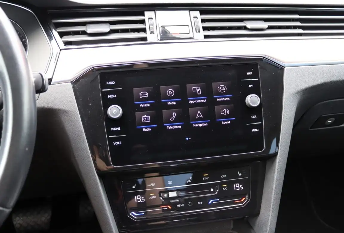 VOLKSWAGEN PASSAT