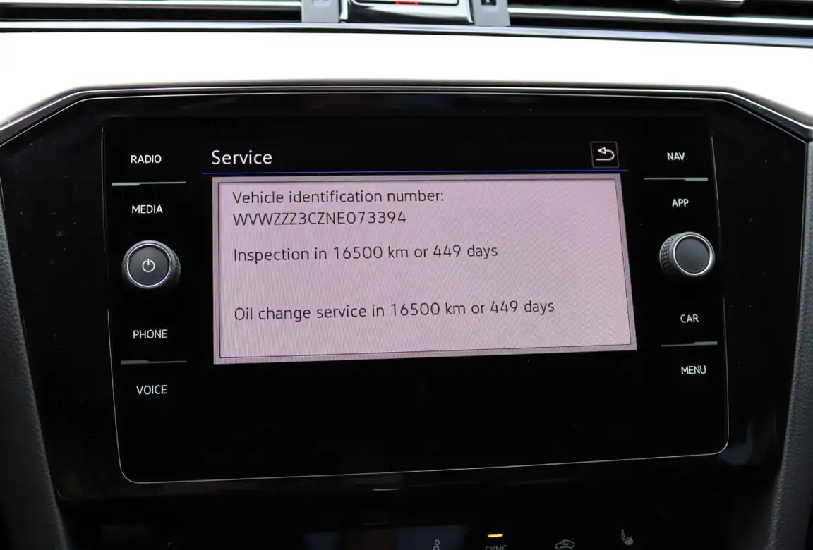 VOLKSWAGEN PASSAT