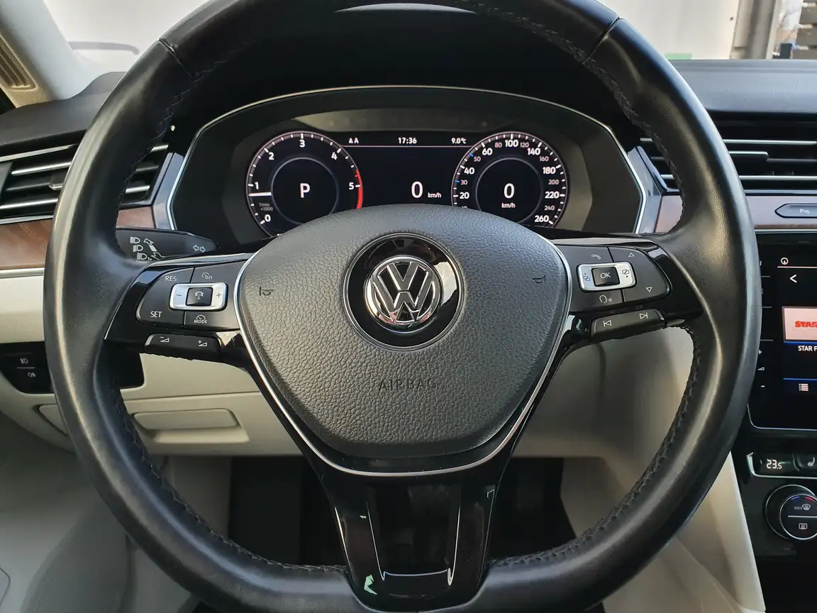 VOLKSWAGEN PASSAT