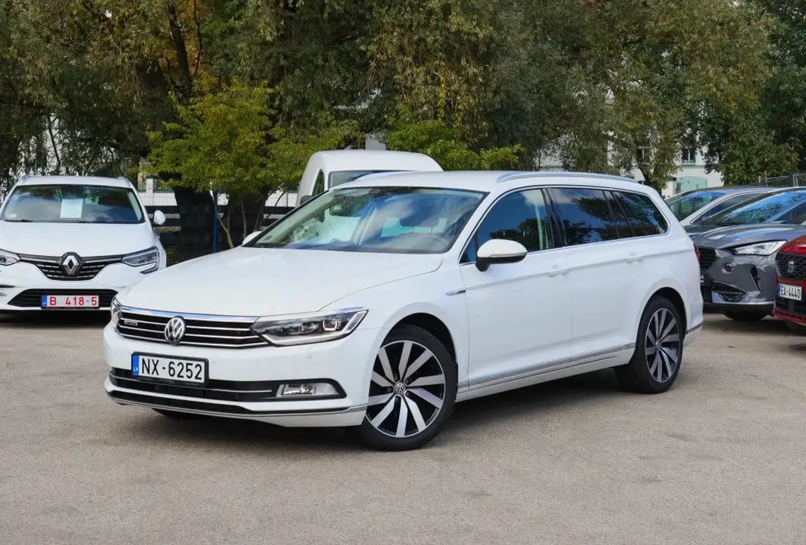 VOLKSWAGEN PASSAT