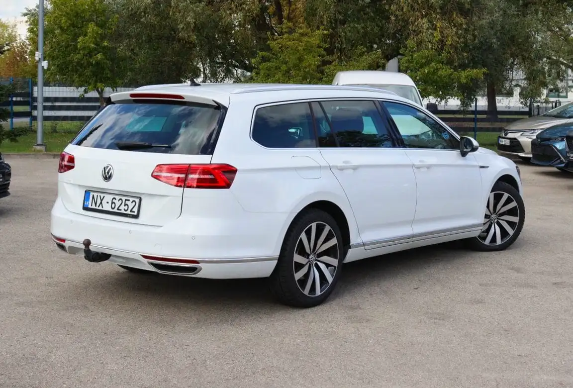 VOLKSWAGEN PASSAT