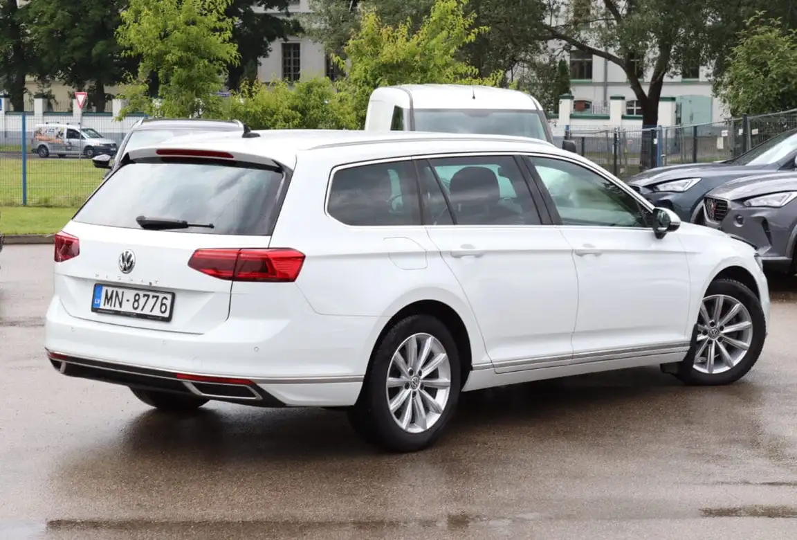 VOLKSWAGEN PASSAT