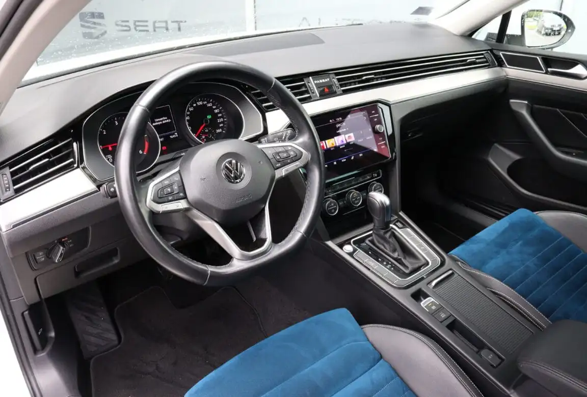 VOLKSWAGEN PASSAT