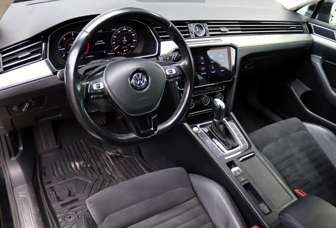 VOLKSWAGEN PASSAT