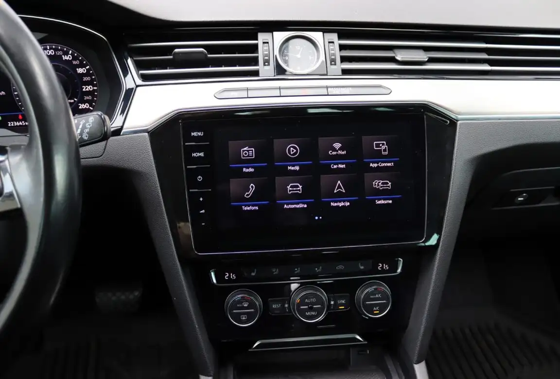 VOLKSWAGEN PASSAT