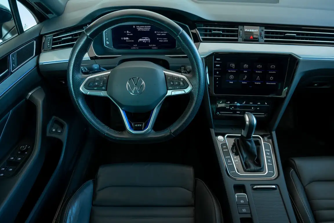 VOLKSWAGEN PASSAT