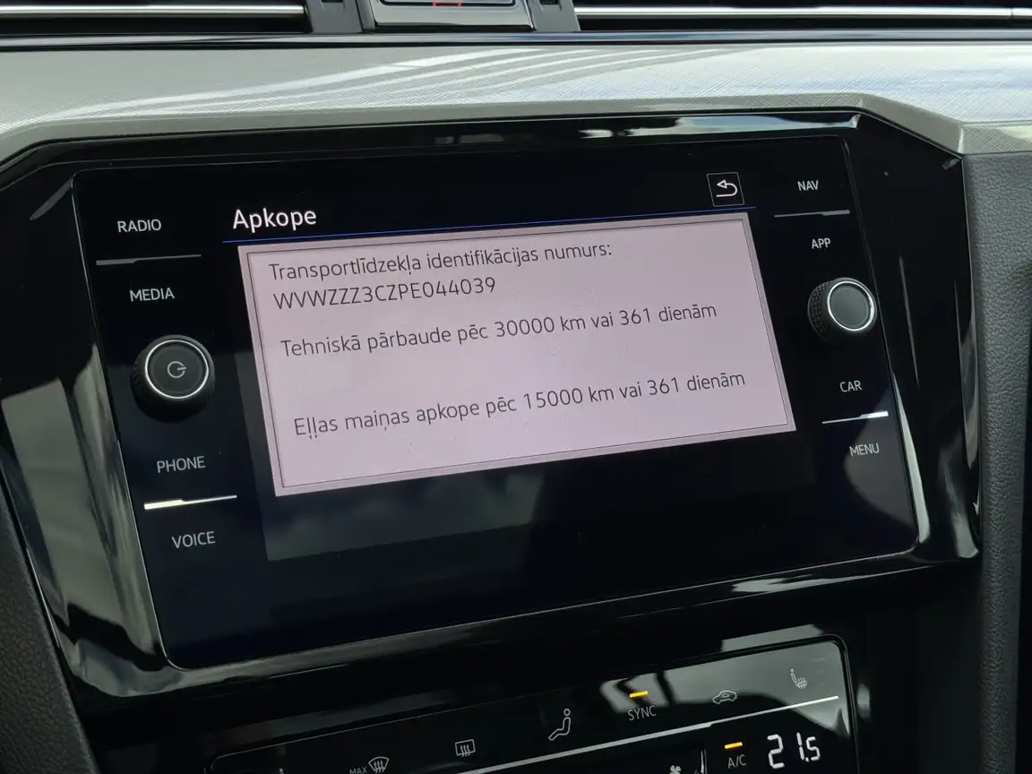 VOLKSWAGEN PASSAT