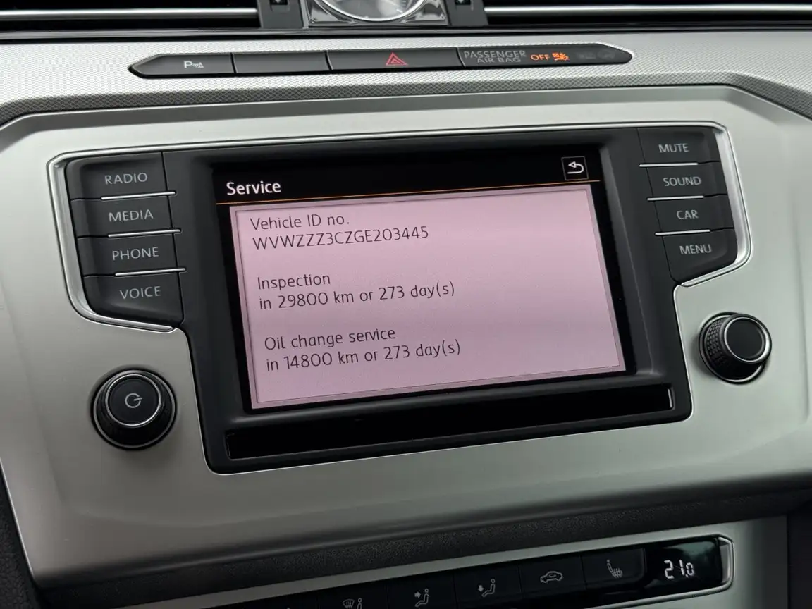 VOLKSWAGEN PASSAT