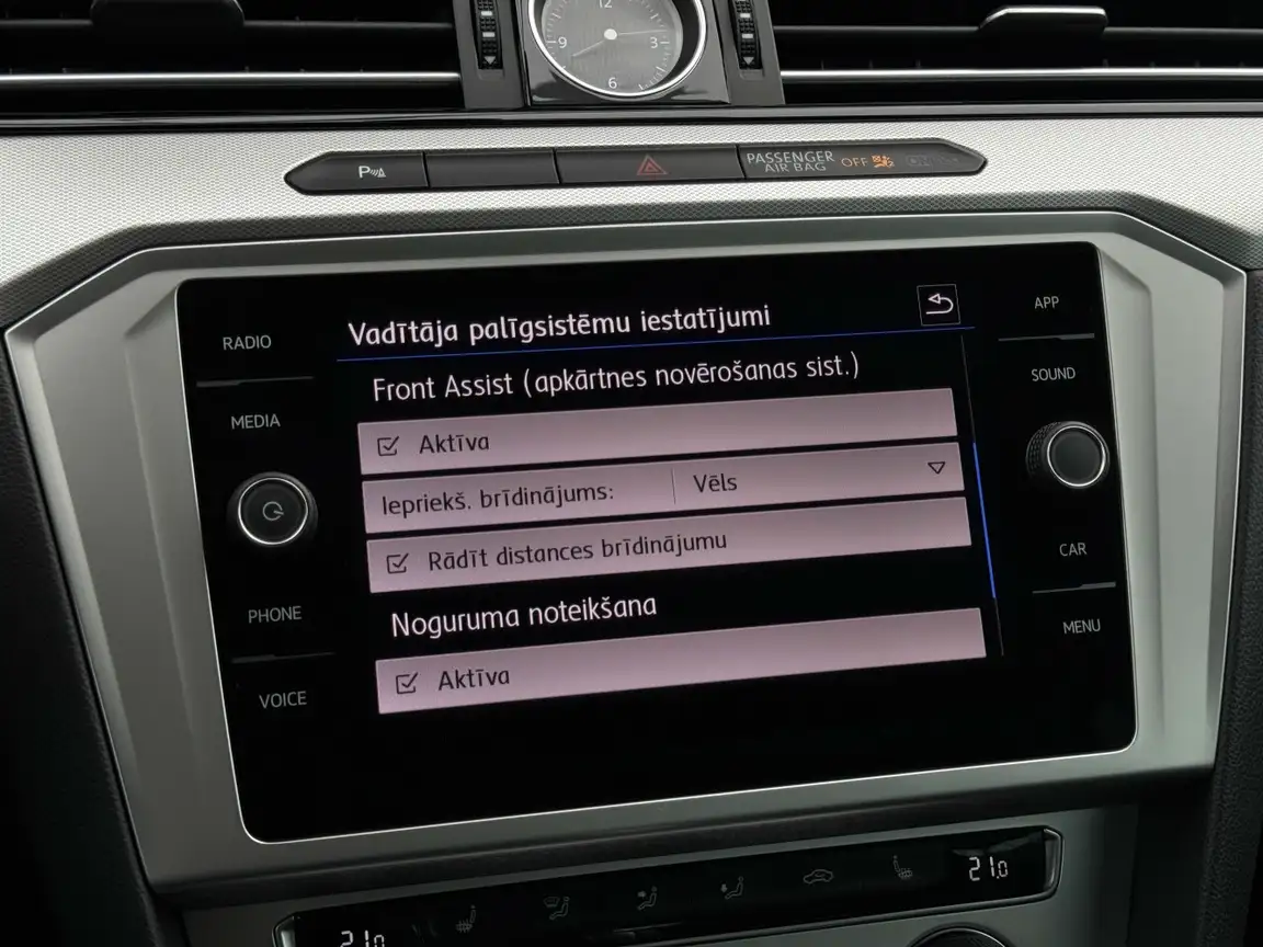 VOLKSWAGEN PASSAT