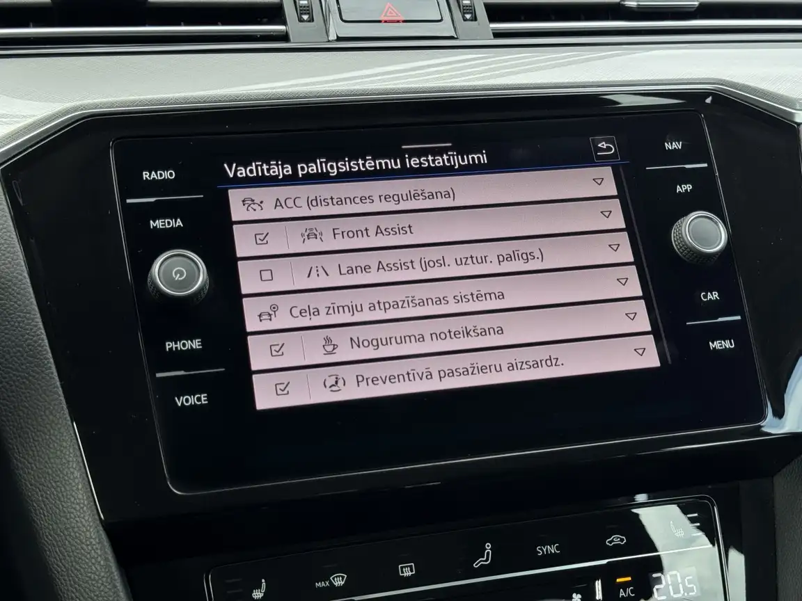 VOLKSWAGEN PASSAT