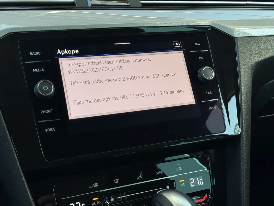 VOLKSWAGEN PASSAT