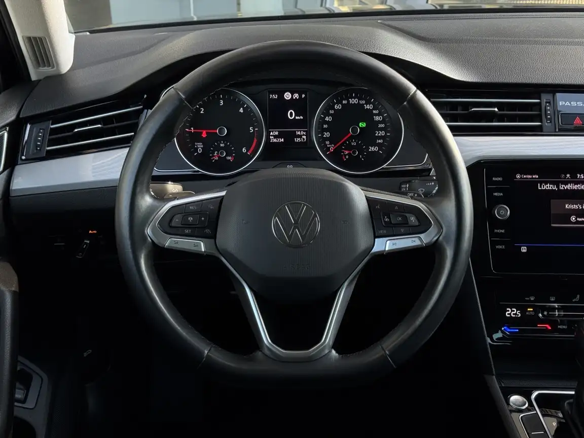 VOLKSWAGEN PASSAT