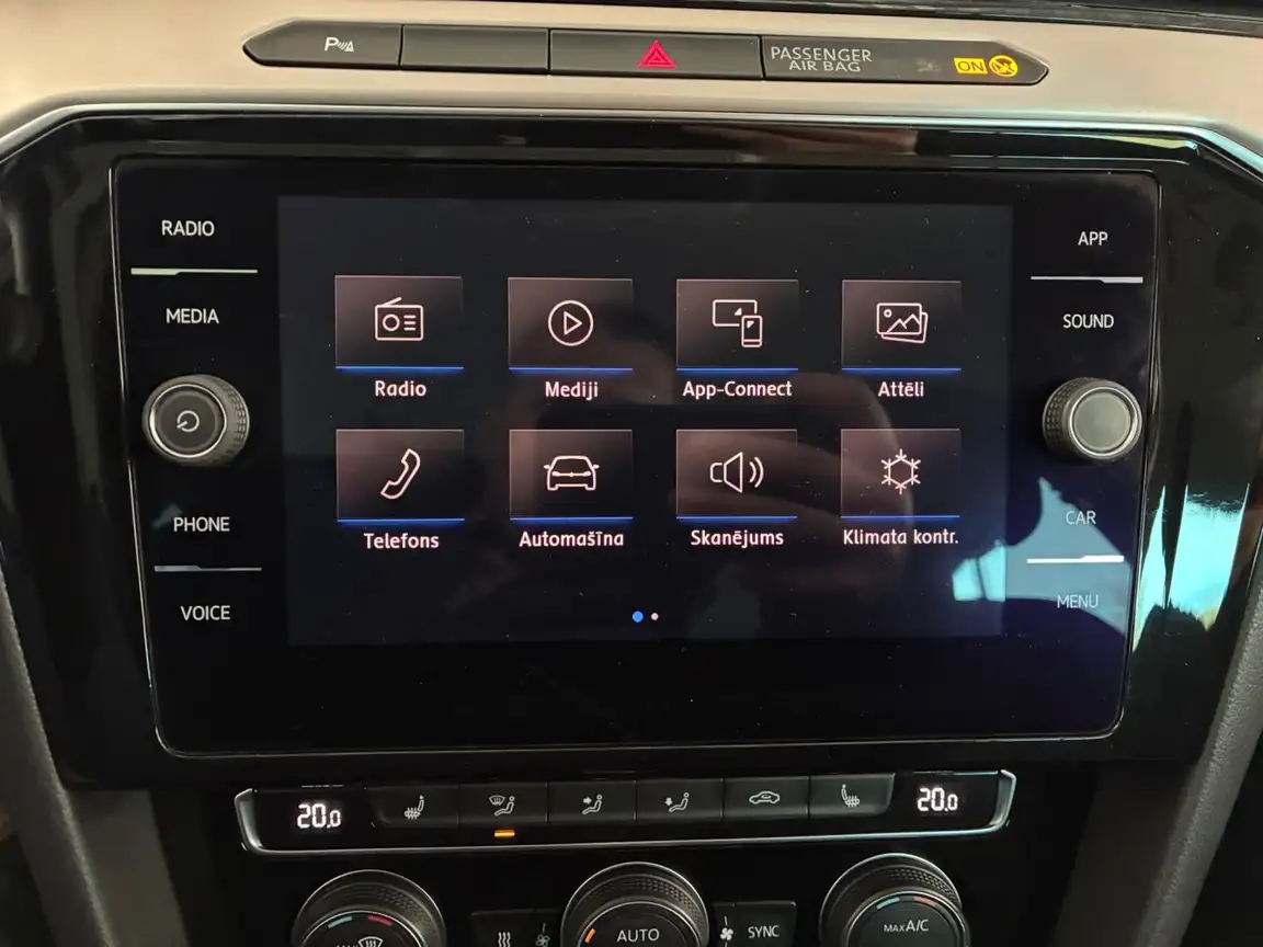 VOLKSWAGEN PASSAT