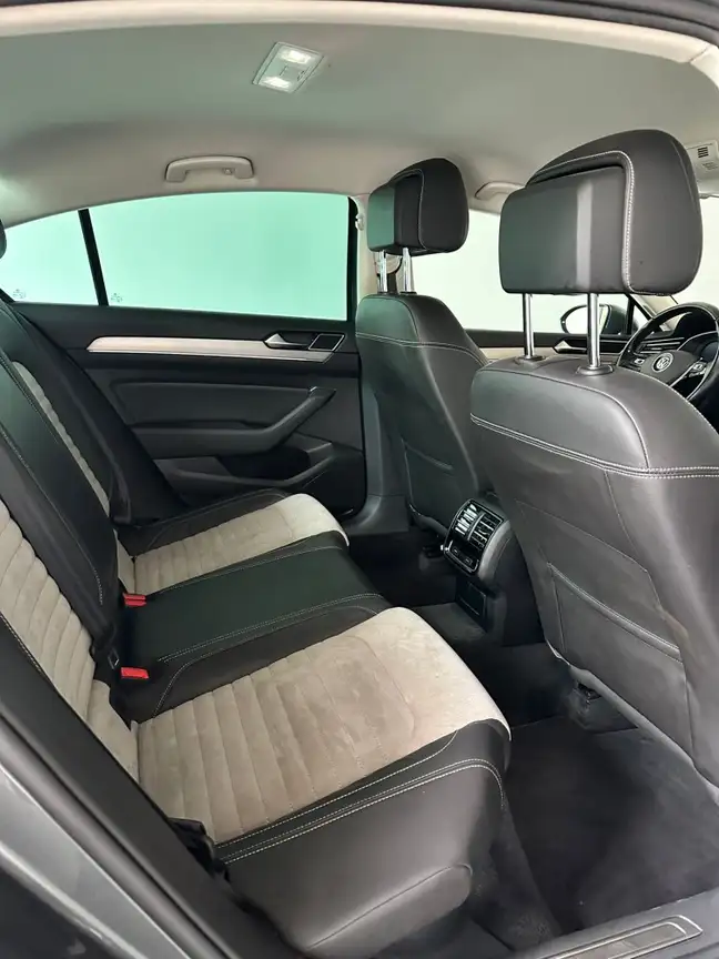 VOLKSWAGEN PASSAT