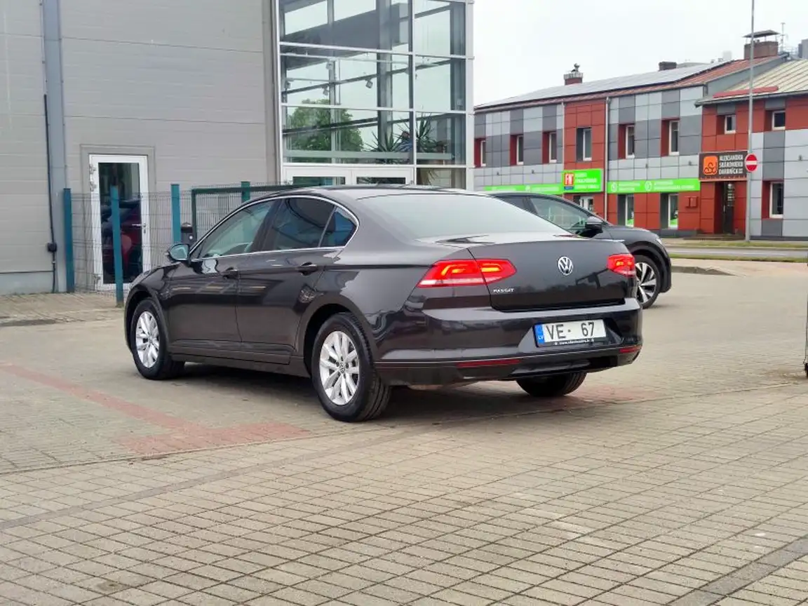 VOLKSWAGEN PASSAT