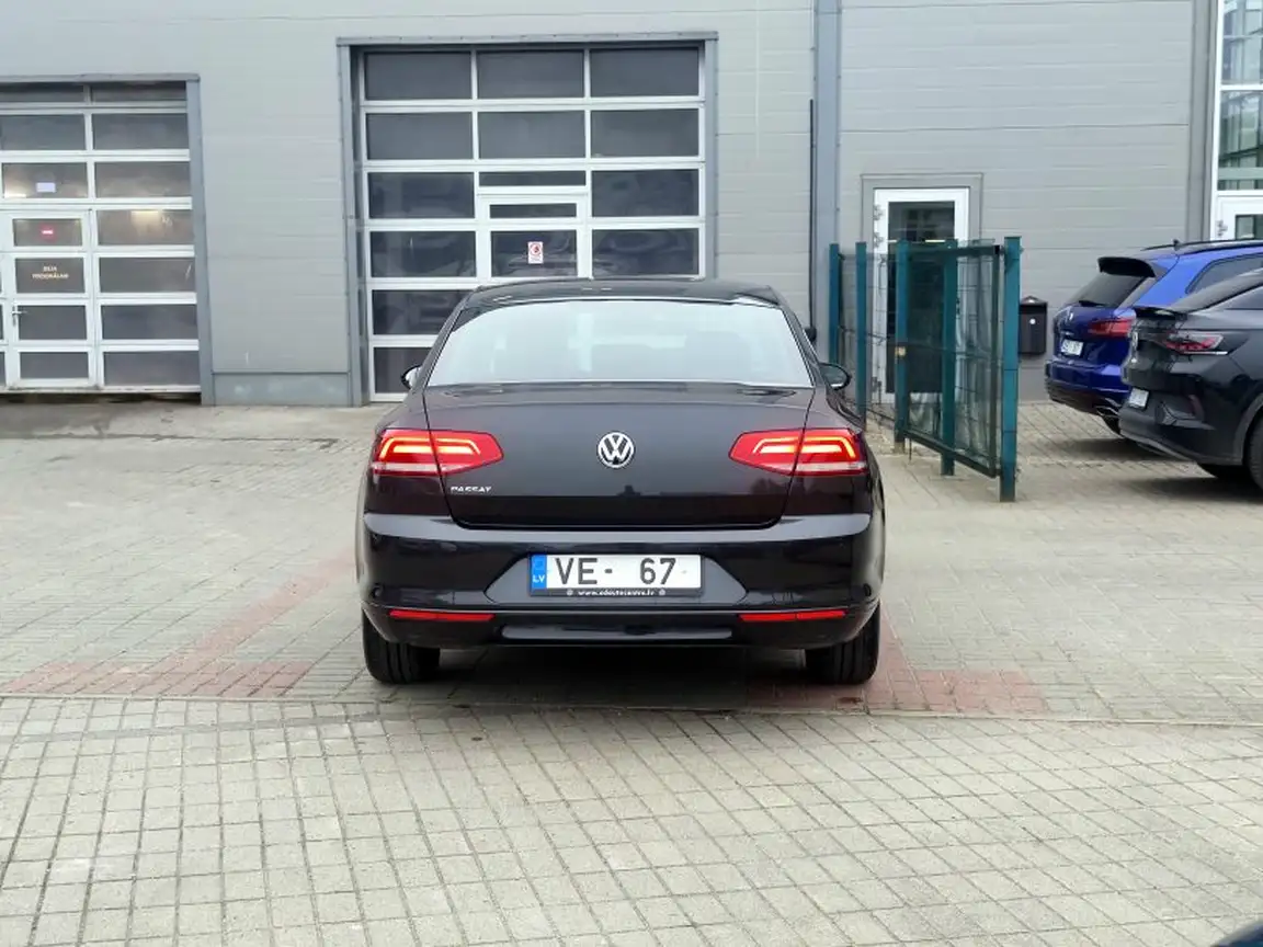 VOLKSWAGEN PASSAT