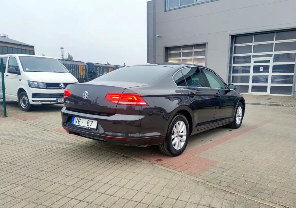VOLKSWAGEN PASSAT