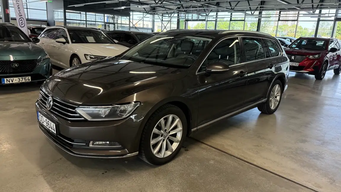 VOLKSWAGEN PASSAT