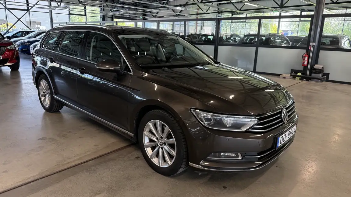 VOLKSWAGEN PASSAT