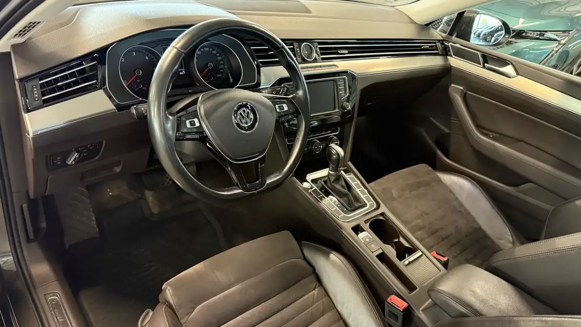 VOLKSWAGEN PASSAT