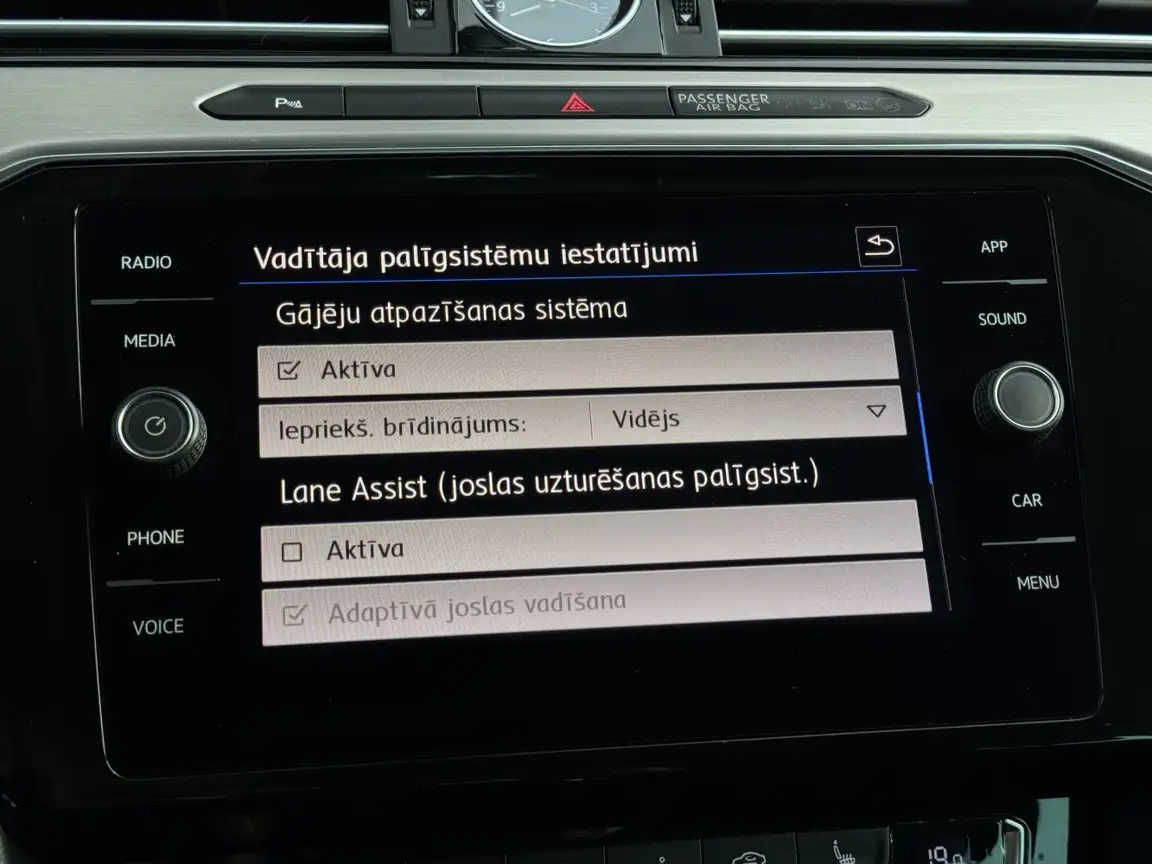 VOLKSWAGEN PASSAT