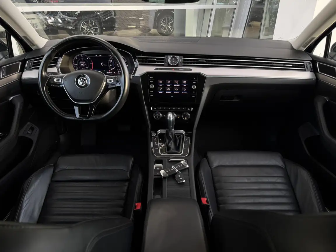 VOLKSWAGEN PASSAT