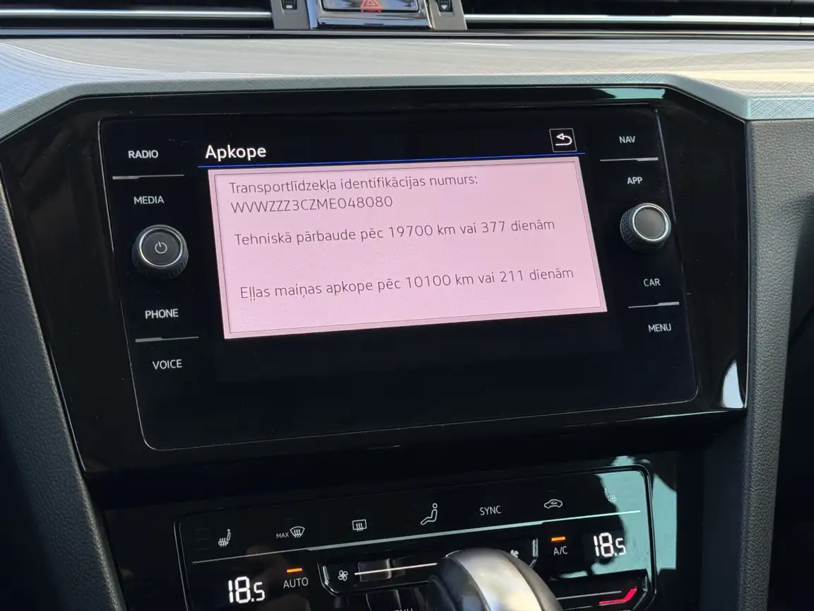 VOLKSWAGEN PASSAT