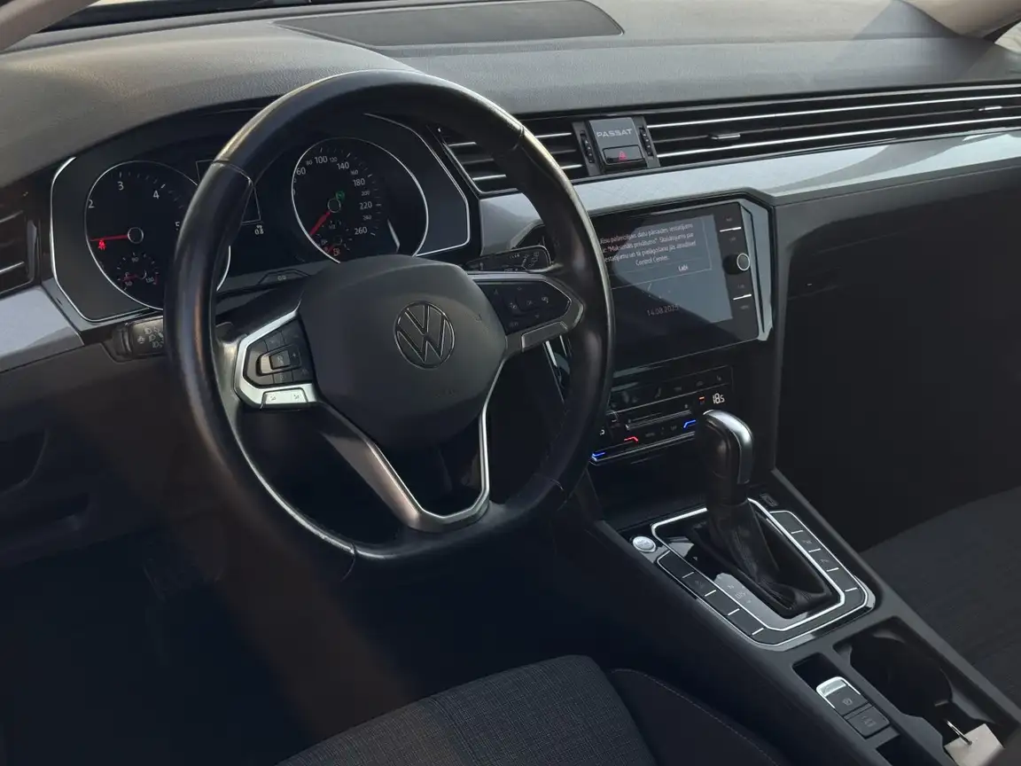 VOLKSWAGEN PASSAT