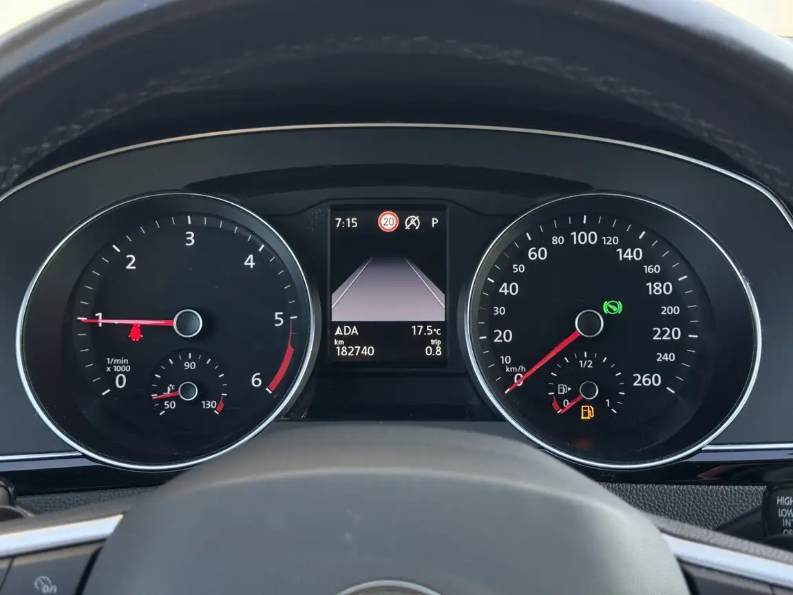 VOLKSWAGEN PASSAT