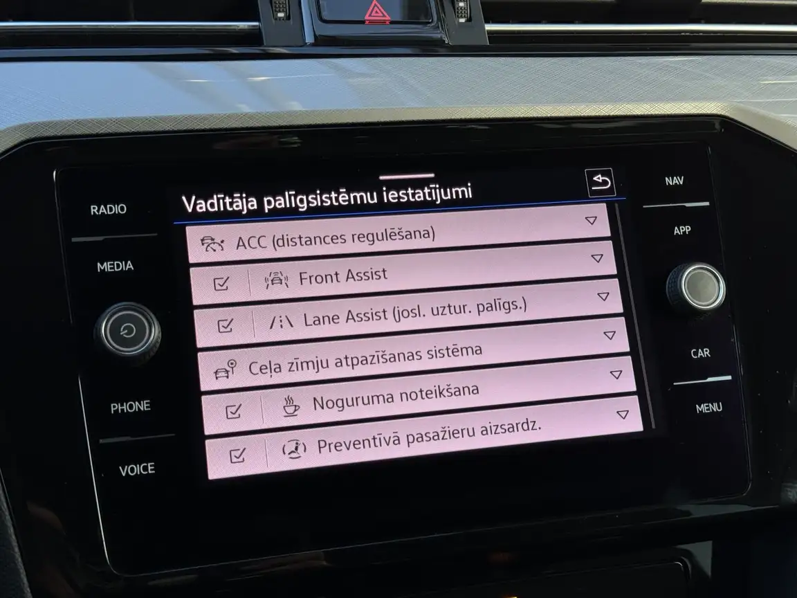 VOLKSWAGEN PASSAT