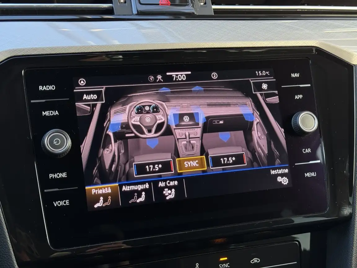 VOLKSWAGEN PASSAT