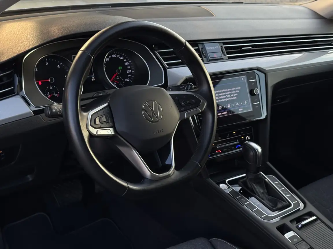 VOLKSWAGEN PASSAT