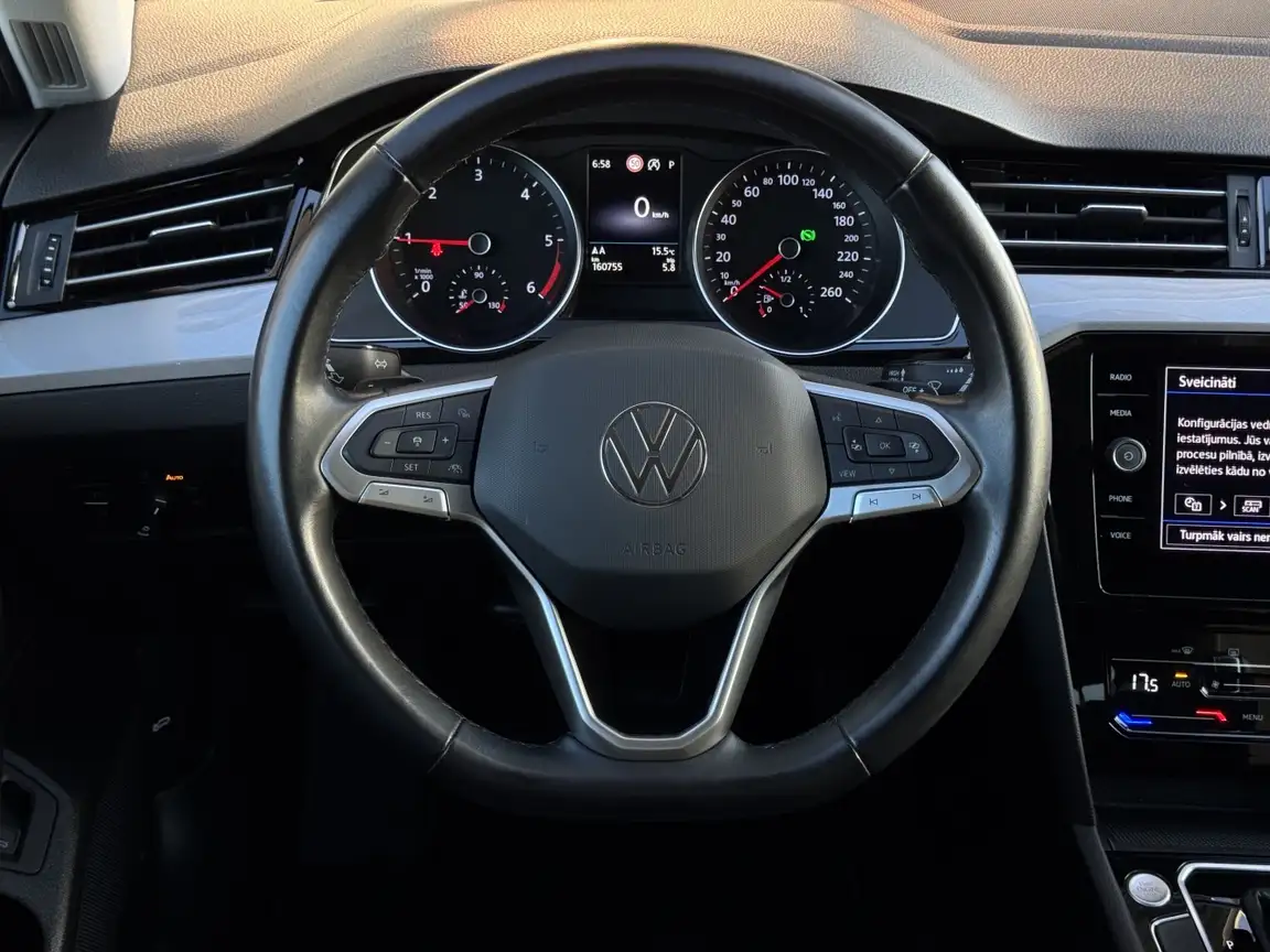 VOLKSWAGEN PASSAT