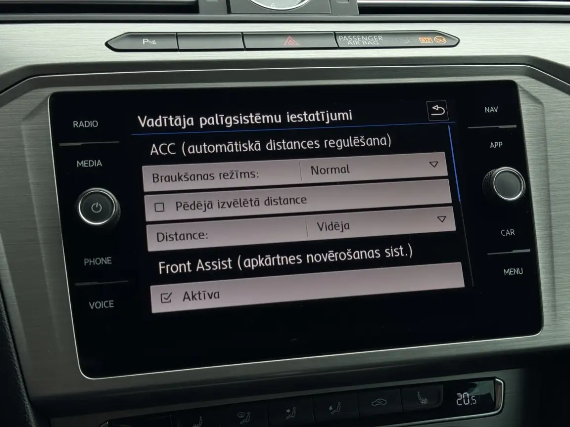 VOLKSWAGEN PASSAT