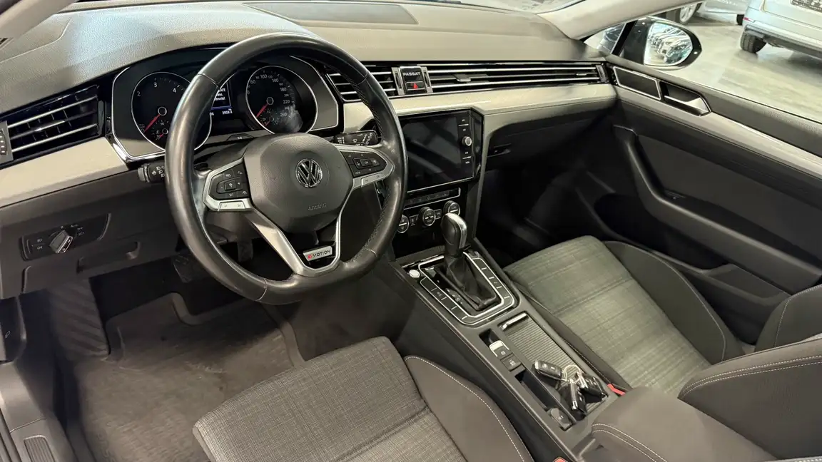 VOLKSWAGEN PASSAT