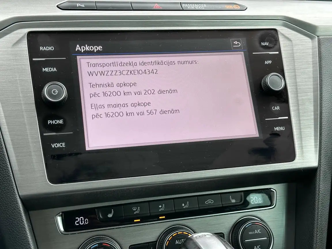 VOLKSWAGEN PASSAT